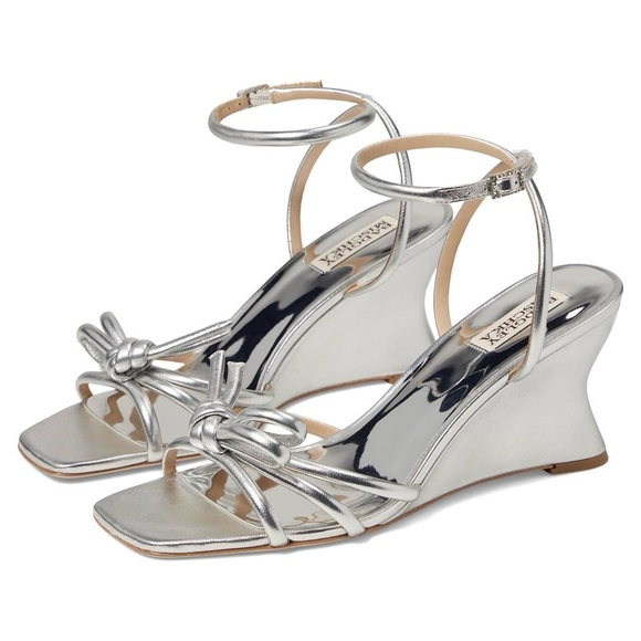 Badgley Mischka Luciana Wedge Sandal Sz 7.5 Knot Detail Silver Metallic Leather - Picture 12 of 12